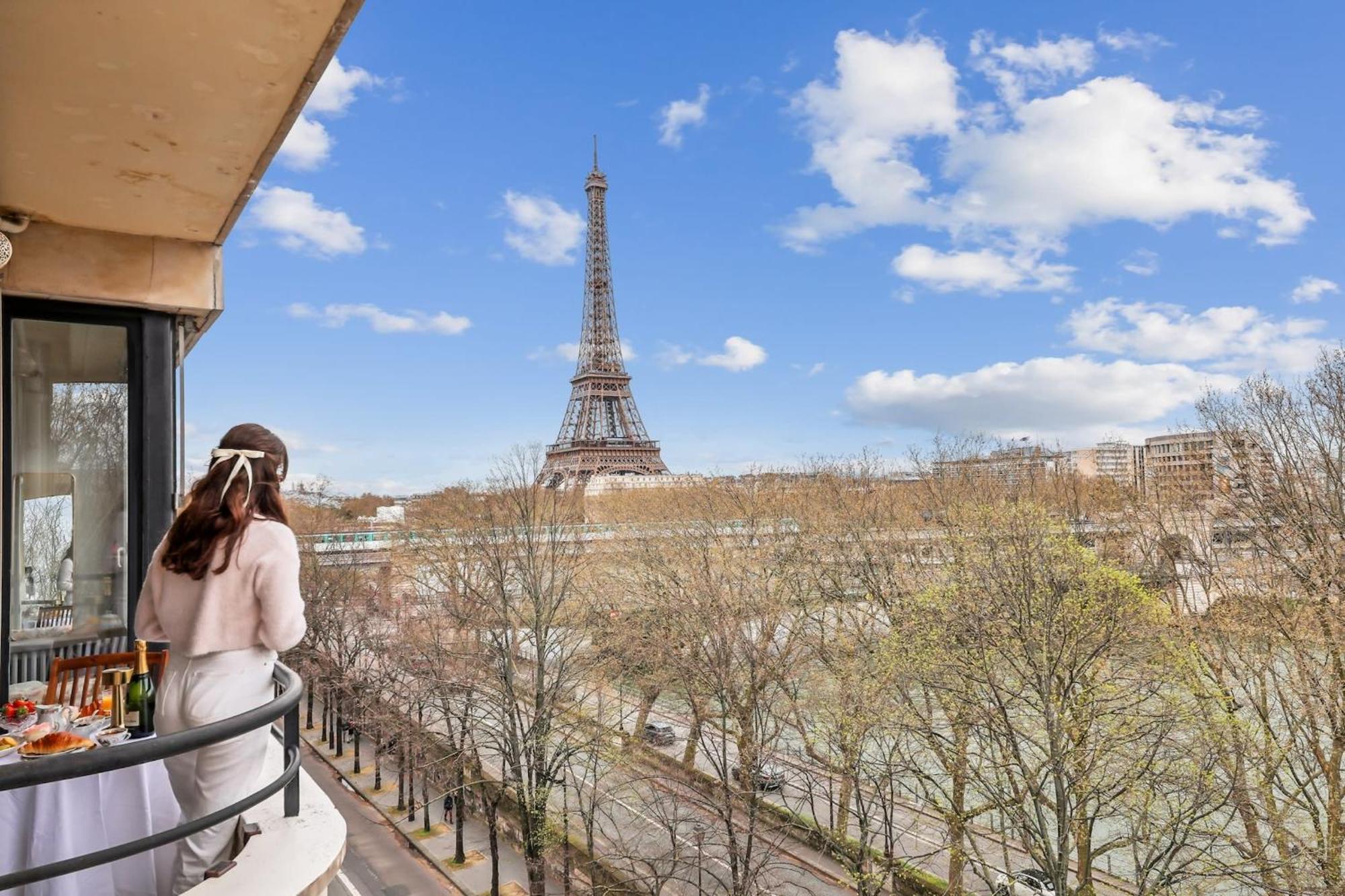 The Eiffel Tower And Seine Views With Balcony - Cityapartmentstay Appartement *