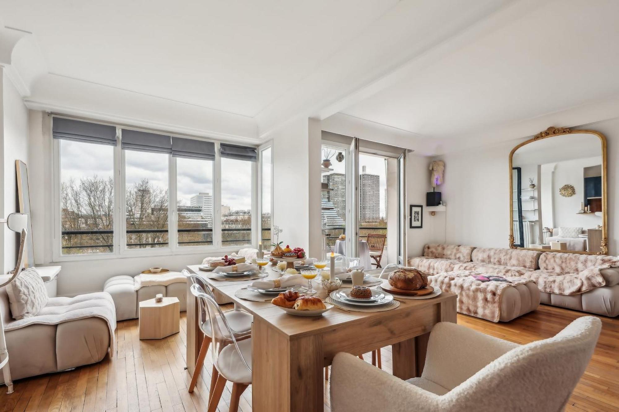Apartment The Eiffel Tower And Seine Views With Balcony - Cityapartmentstay *
