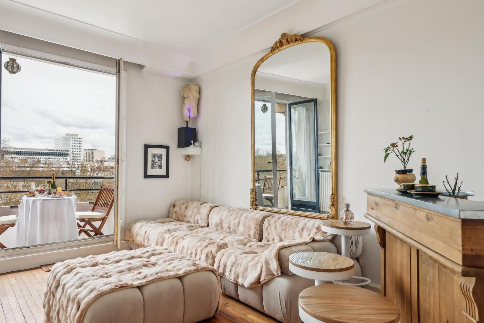 The Eiffel Tower And Seine Views With Balcony - Cityapartmentstay Apartment *