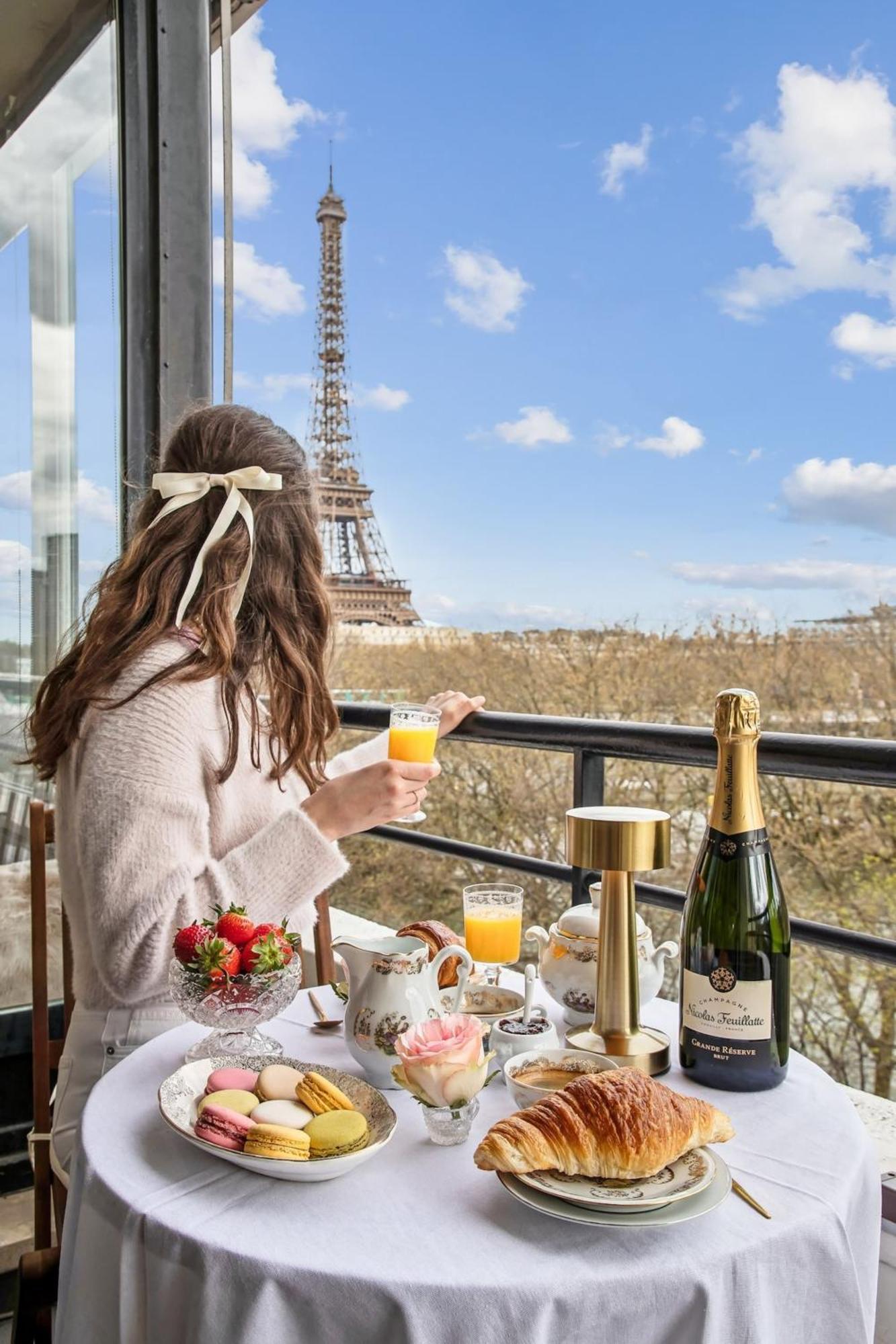 The Eiffel Tower And Seine Views With Balcony - Cityapartmentstay Apartment *