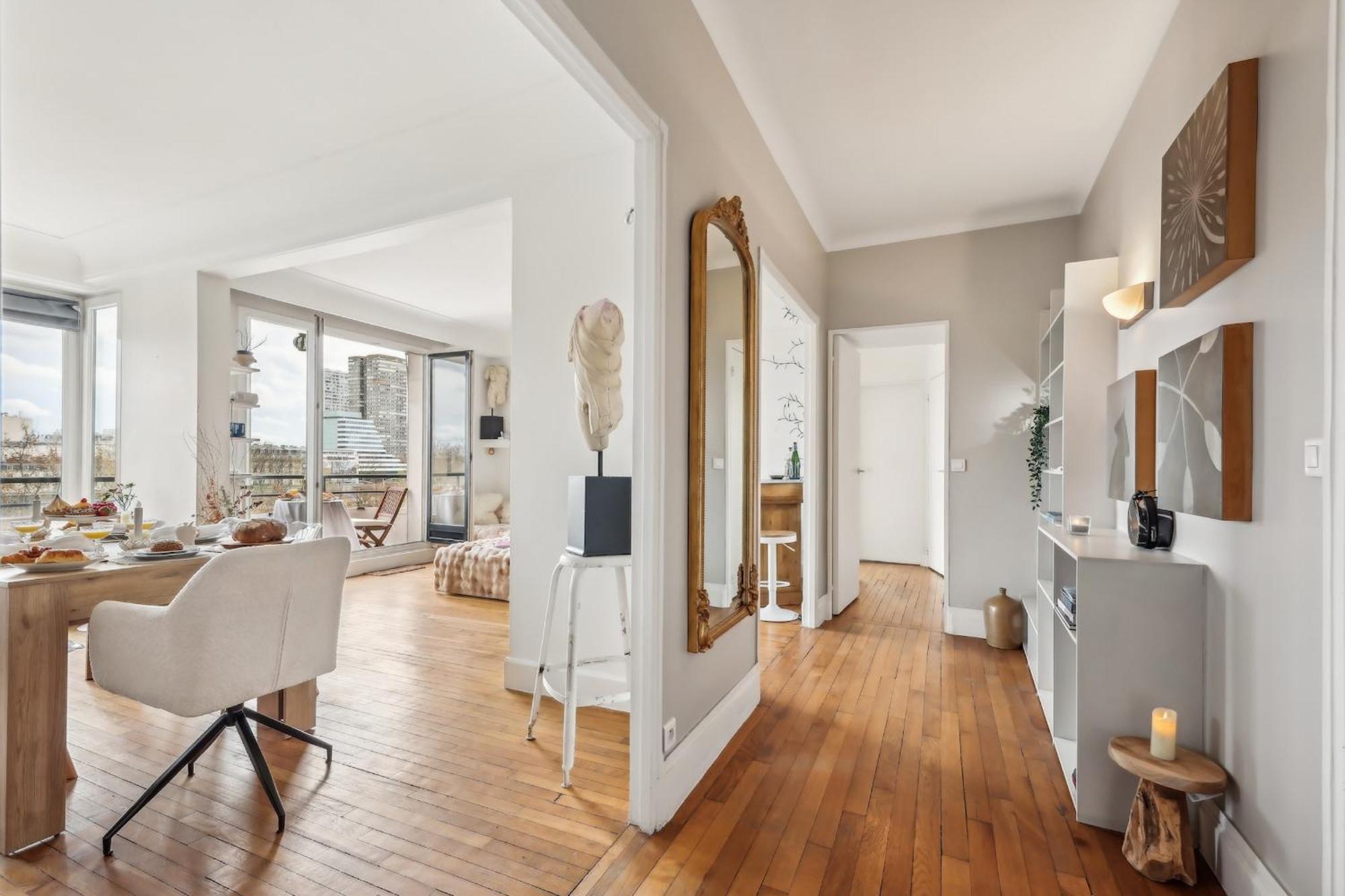 Apartment The Eiffel Tower And Seine Views With Balcony - Cityapartmentstay Paris